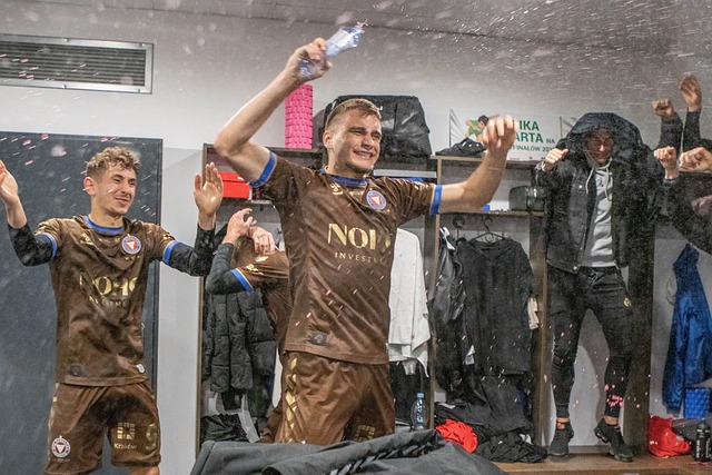 水晶宫在下 水晶宫在下